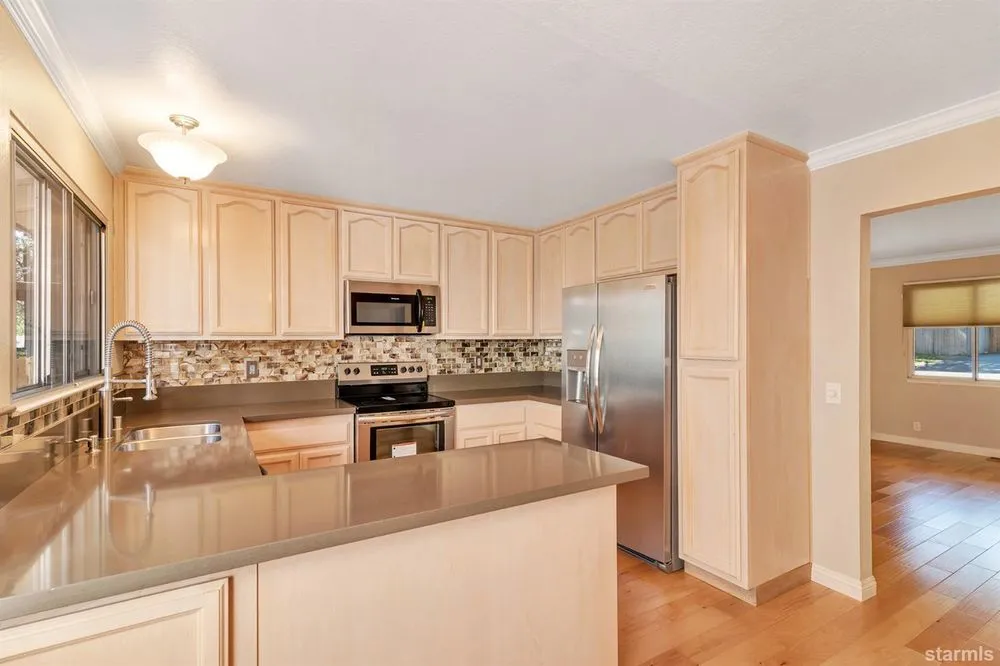 Slide of Azul Electric