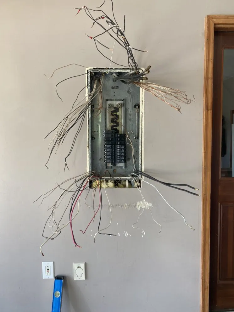 Emergency electrical service for homes in lighting installation,  by 