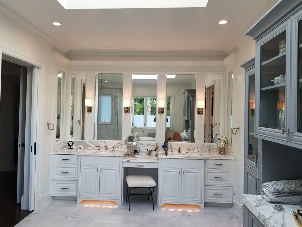 Expert electrician providing electrical repair in , 