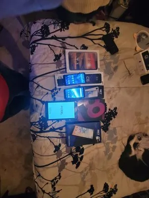 B And J Electronics Logo