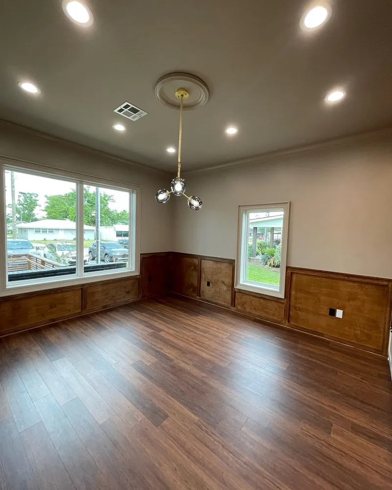 Emergency electrical service for homes in lighting installation,  by 