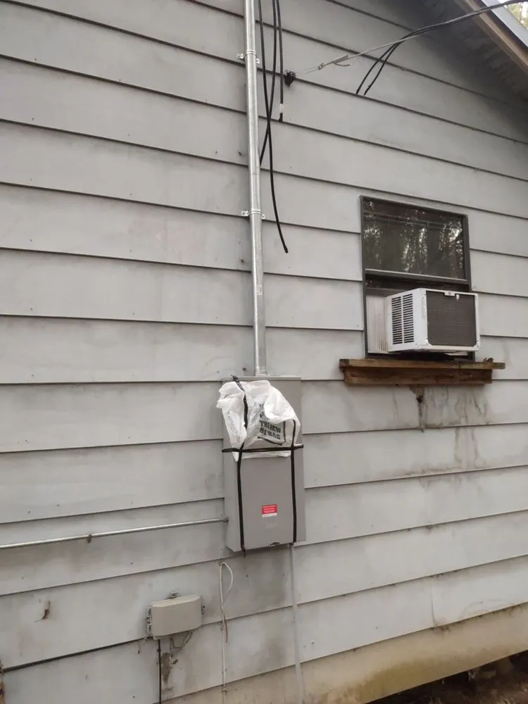 Professional electrician providing electrical repair in ,