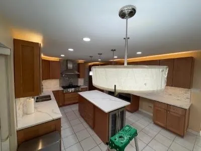 Certified electrician providing emergency electrical service in , 