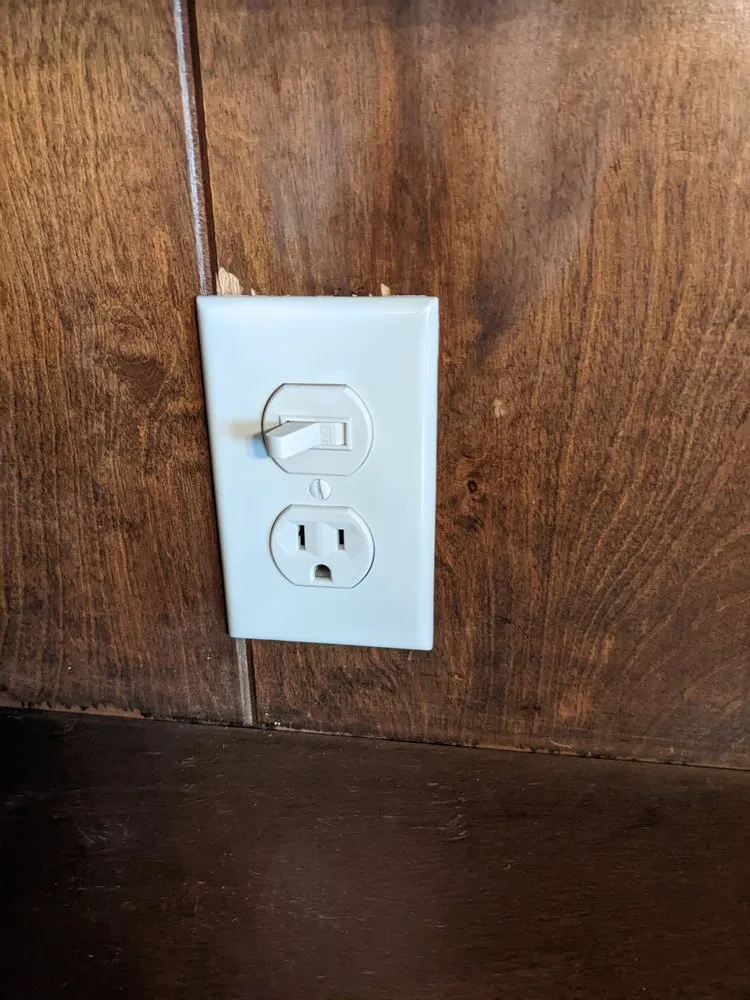 Emergency electrical service for homes in lighting installation,  by 