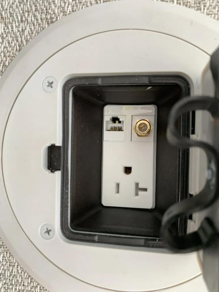 Professional electrician providing circuit breaker repair in Sorrento, FL - Balder Avalon