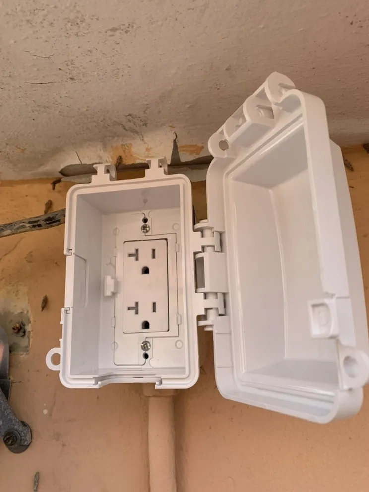 Emergency electrician providing emergency electrical service in Sorrento, FL - Balder Avalon