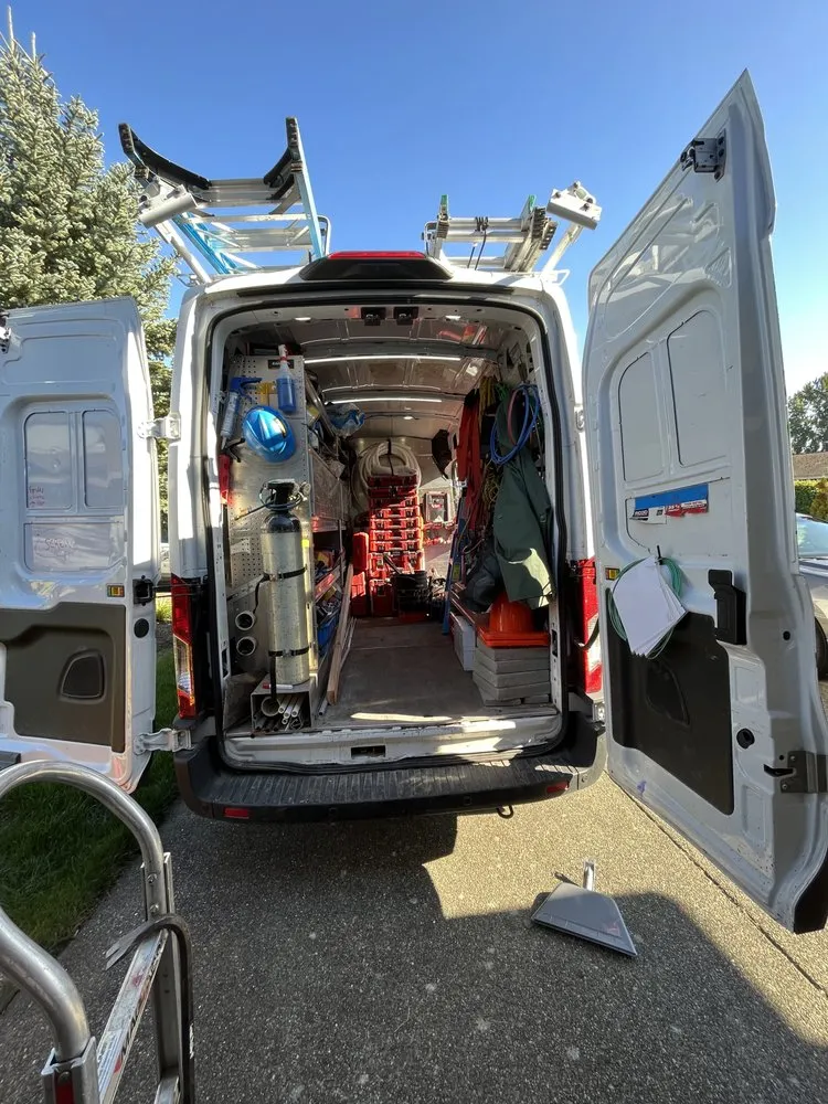 Trusted electrician providing electrical repair in , 