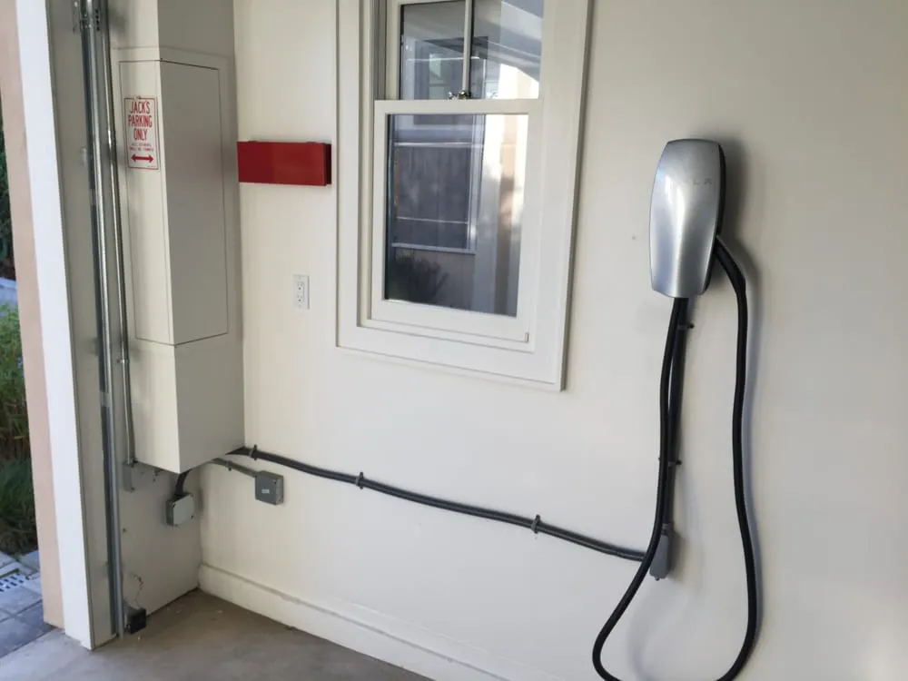 Licensed outlet and switch repair experts serving ,  - BAM - Bay Area Maintenance