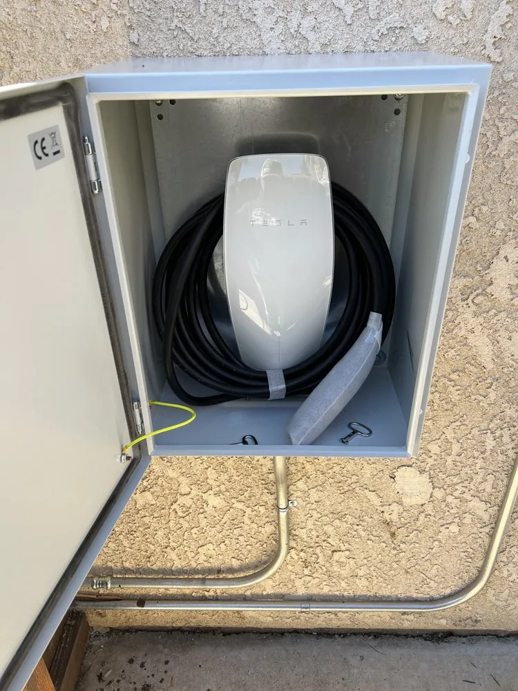 Slide of Banton Communications