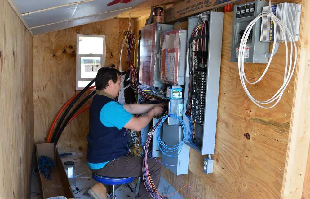 Trusted circuit breaker repair in Rhodesdale, MD by Barnes Electric