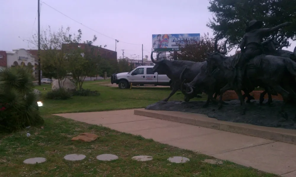 Certified electrician providing emergency electrical service in , 