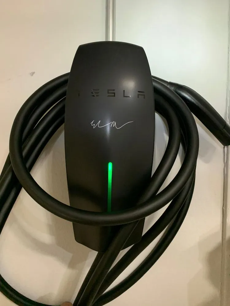 Professional electrician providing wiring installation in ,