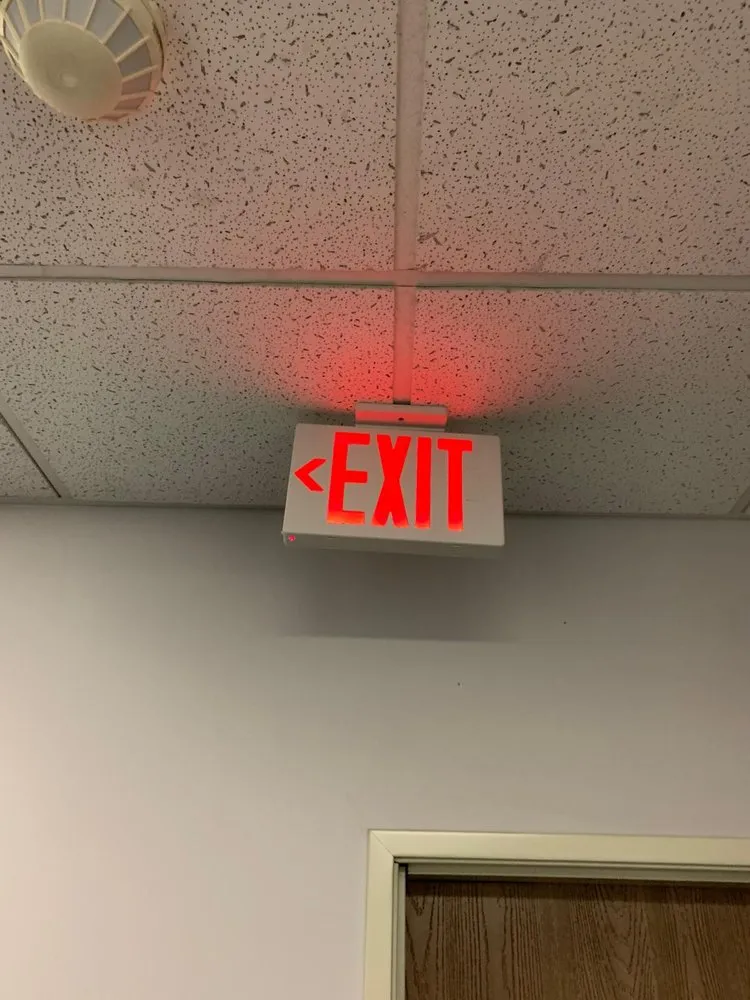 Expert electrician providing circuit breaker repair in ,