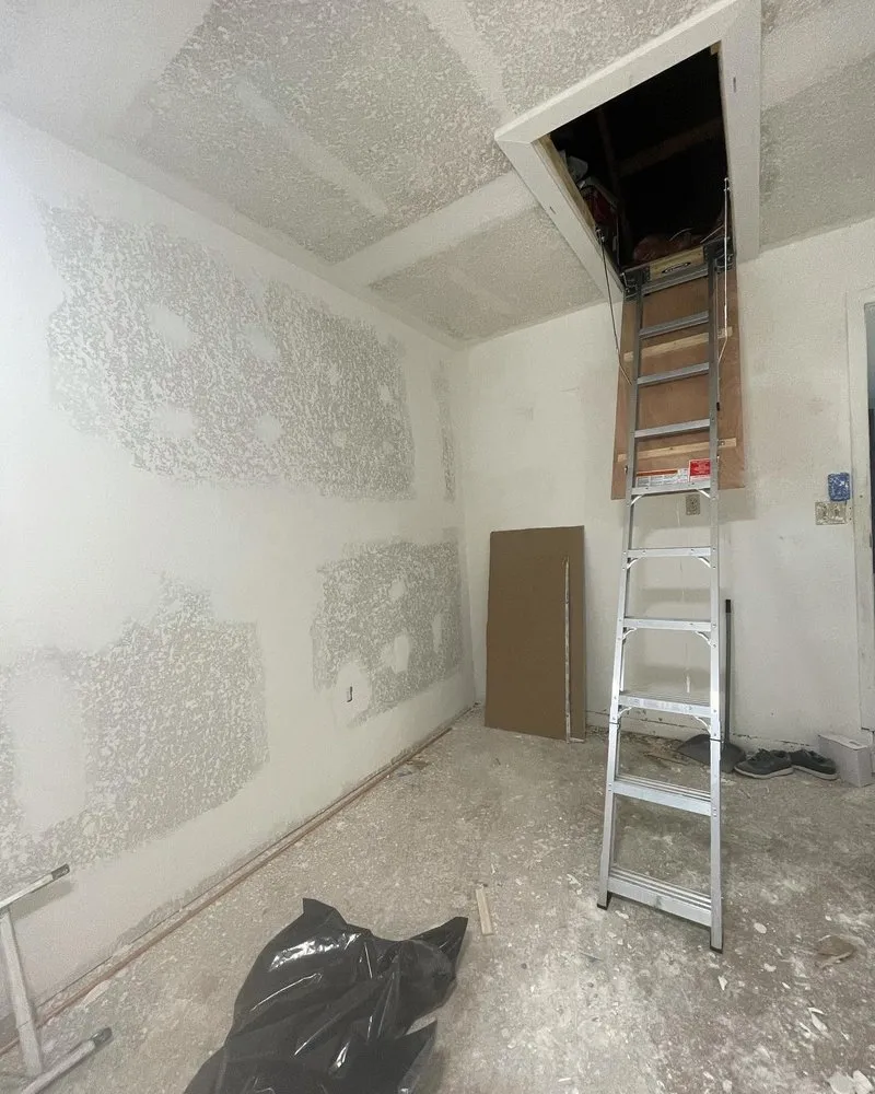 Reliable electrician providing emergency electrical service in , 