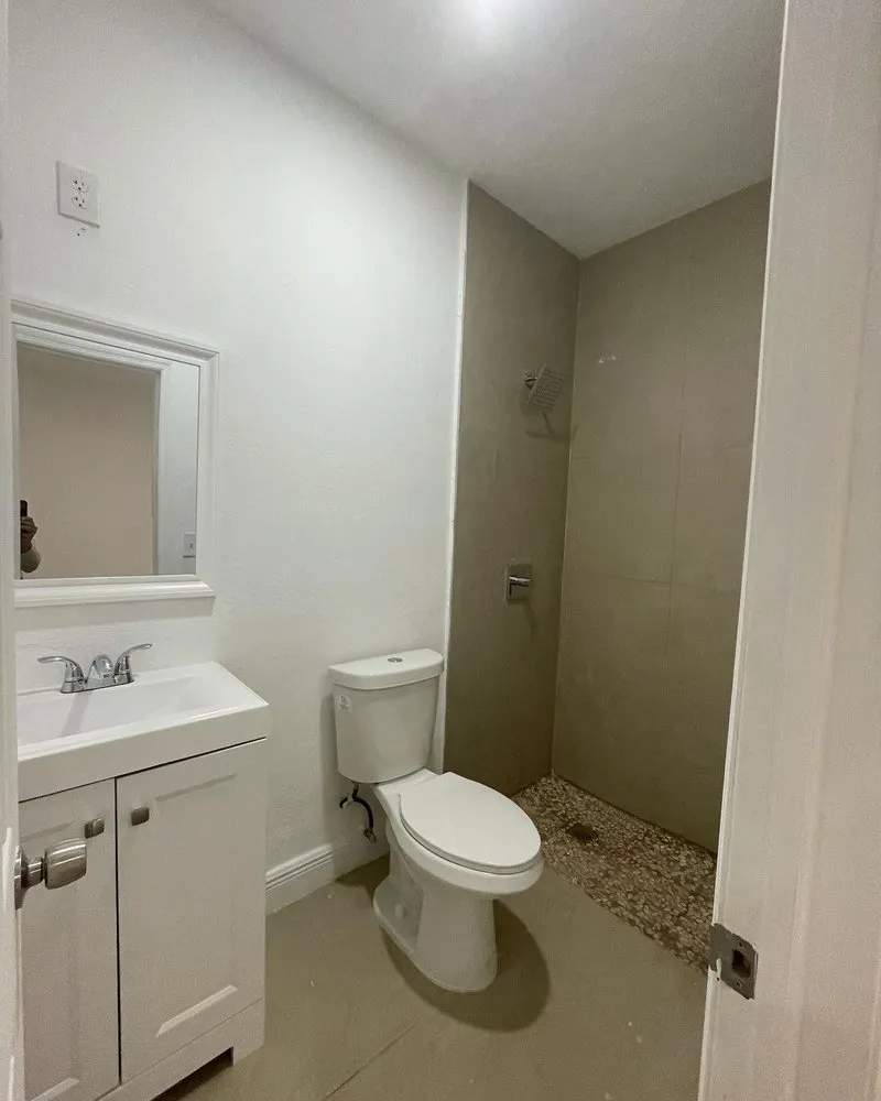 Expert electrician providing electrical repair in , 