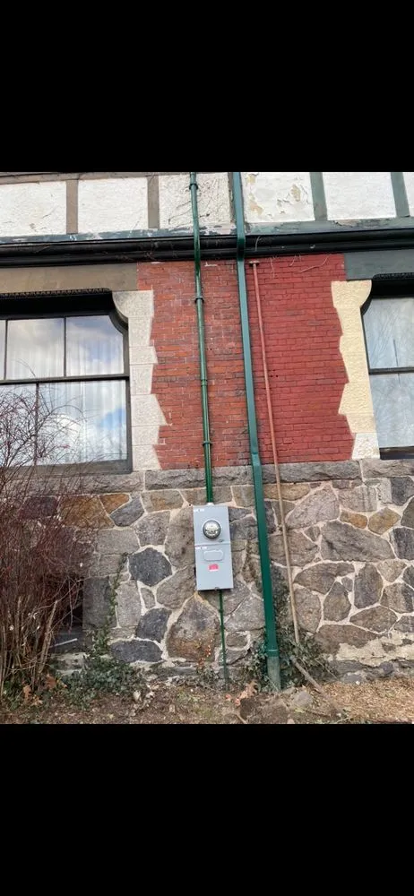 Slide of Barry Noone Electrician