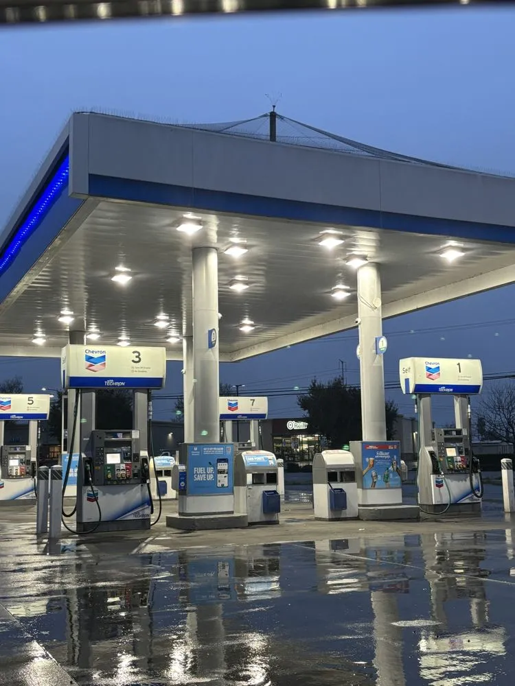 Emergency electrical service for homes in outlet and switch repair, by