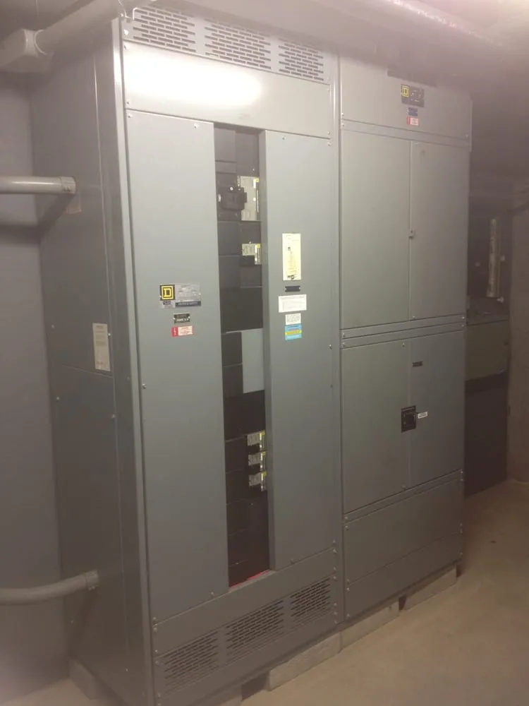 Emergency electrician providing lighting installation in , 