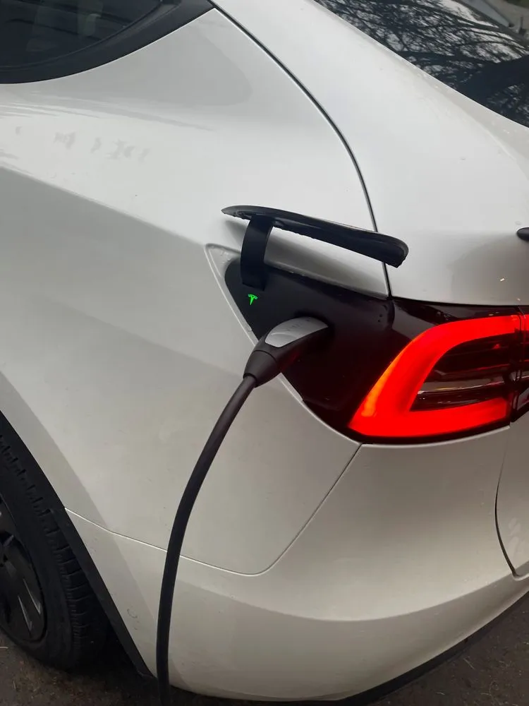 Slide of B&B Electrical