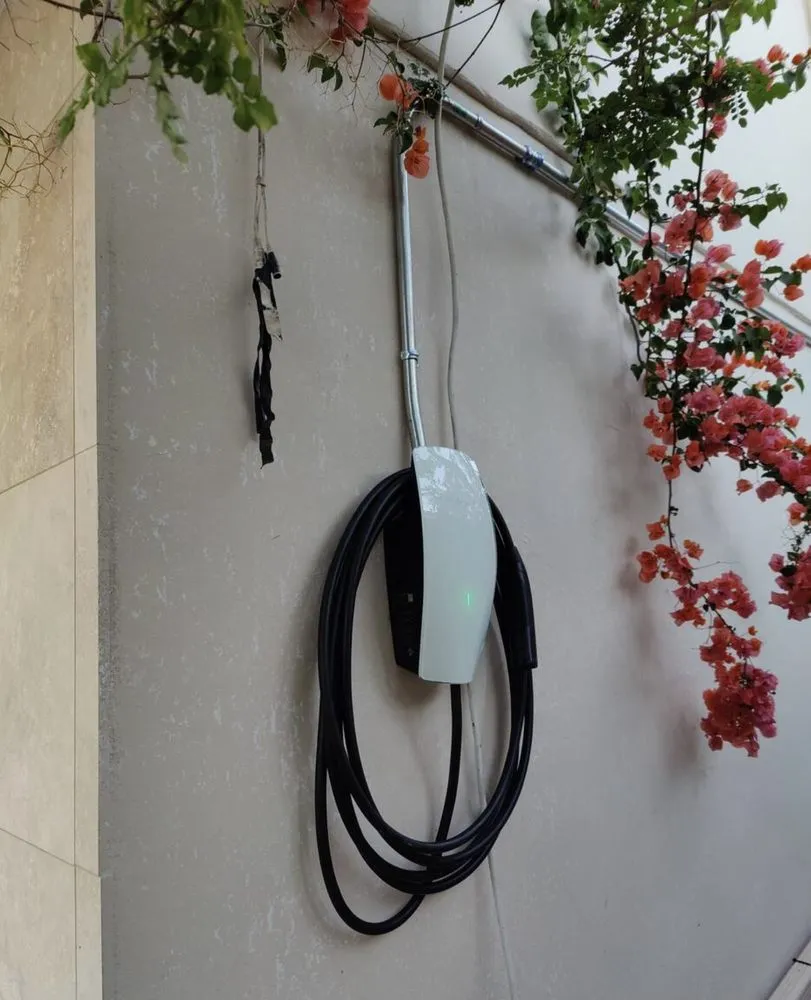 Slide of B&B Electrical