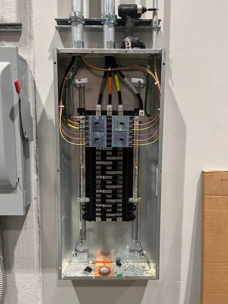 Emergency electrician providing circuit breaker repair in ,