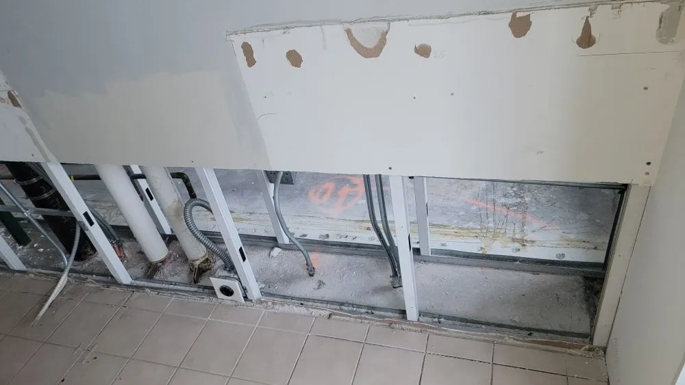 Trusted electrician providing emergency electrical service in Village of Lakewood, IL - B&E Cleaning And Fixing