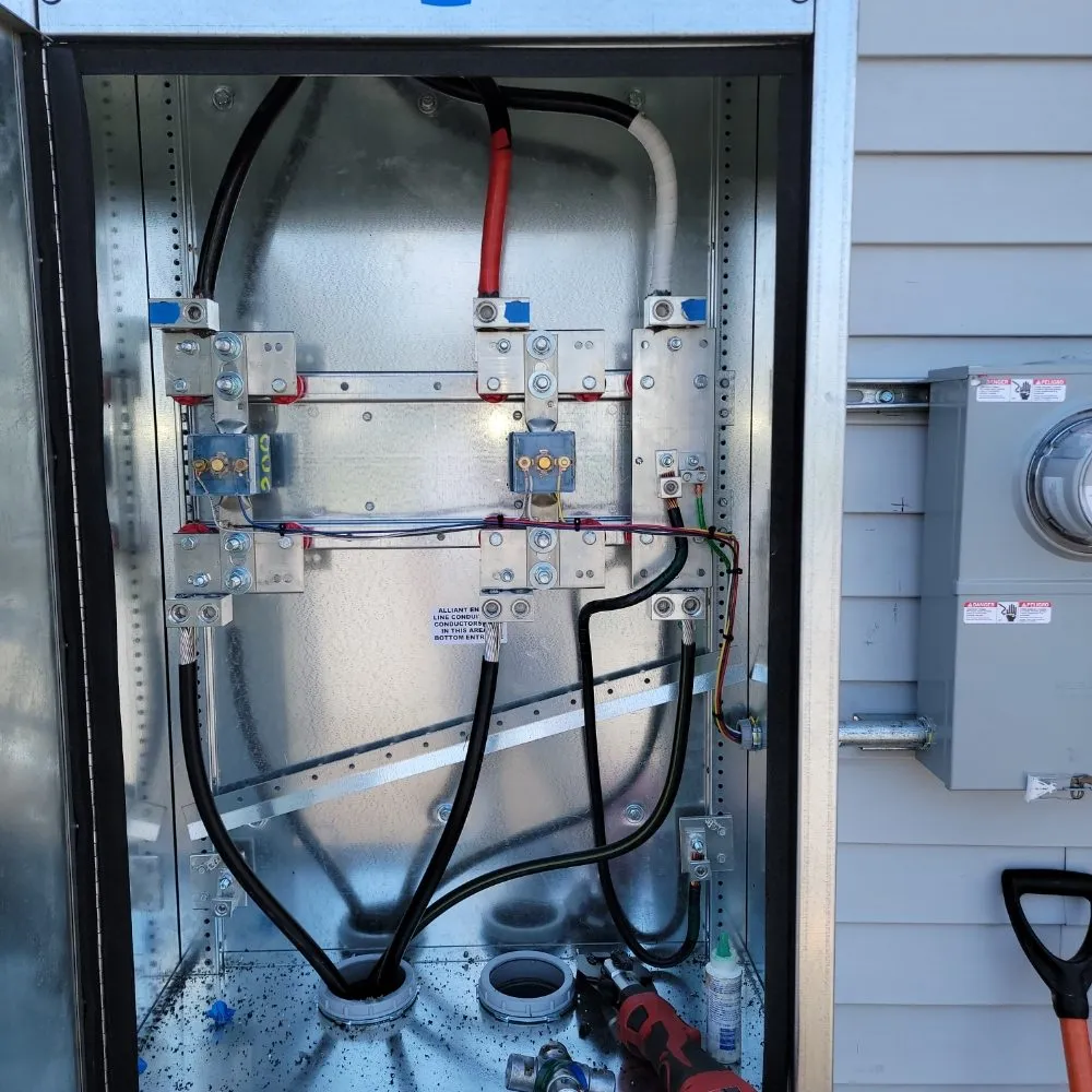 Emergency electrical service for homes in circuit breaker repair, by