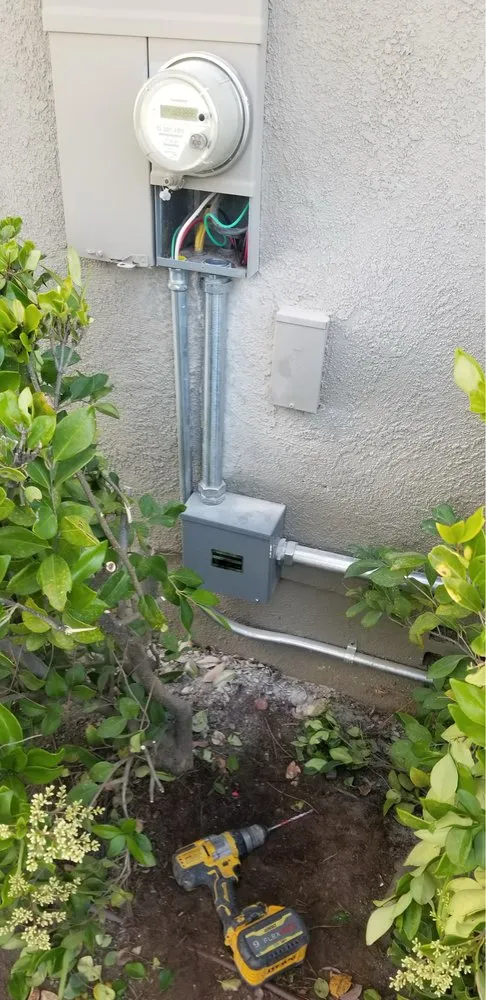 Slide of B&E Electrical