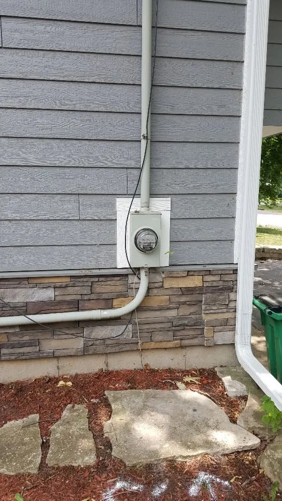 Expert electrician providing circuit breaker repair in , 