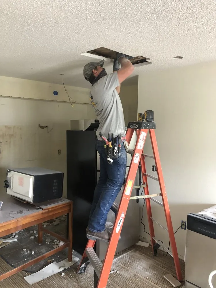 Emergency electrical service for homes in wiring installation, by