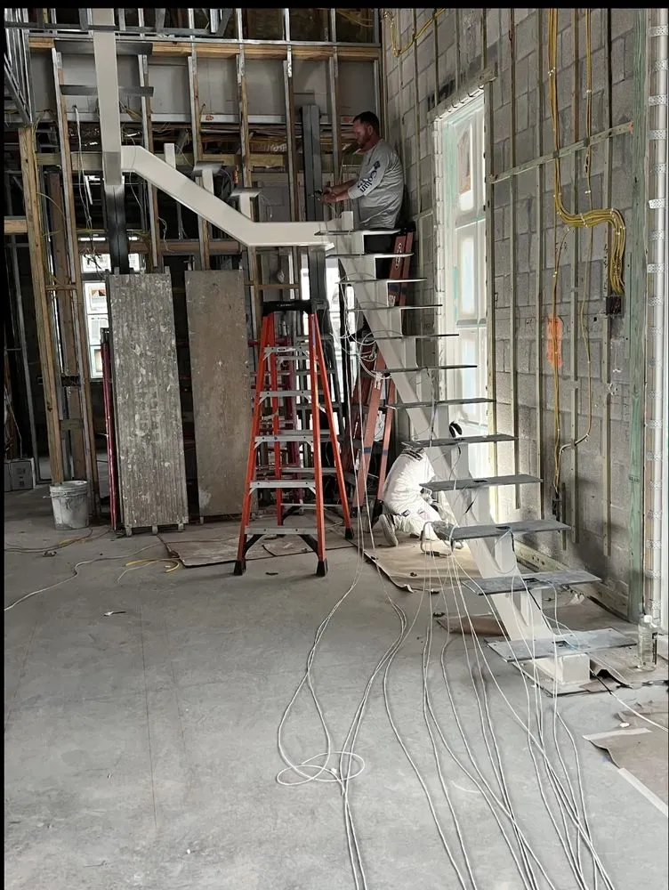 Affordable electrician providing circuit breaker repair in Port St. Lucie, FL - Bee Electrical Contracting