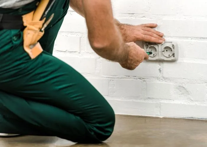 Slide of Bee Ridge Electrical Services