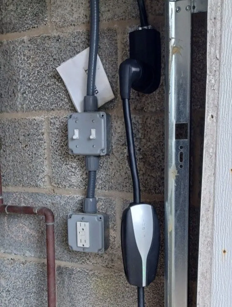 Slide of BeeCharged Experts