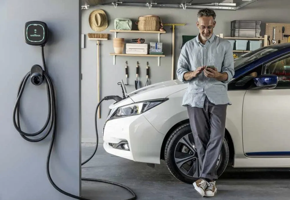 Slide of BeeCharged Experts