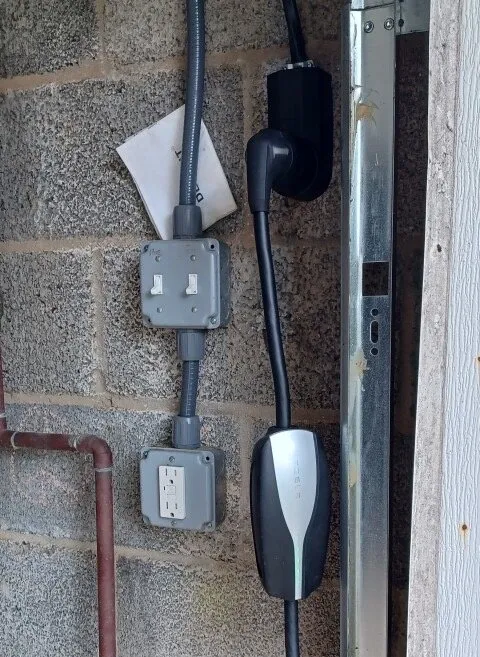 Slide of BeeCharged Experts