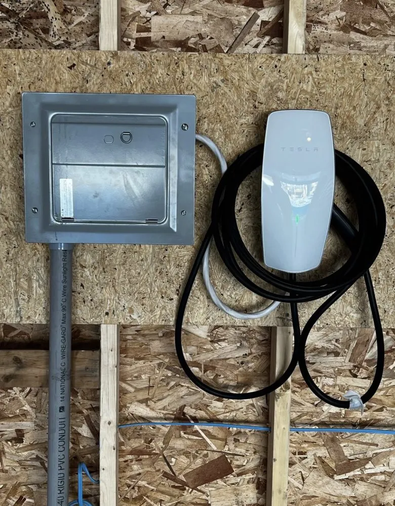 Slide of BeeCharged Experts