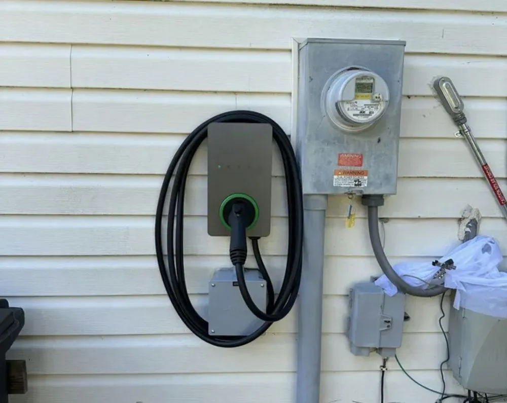 Slide of BeeCharged Experts