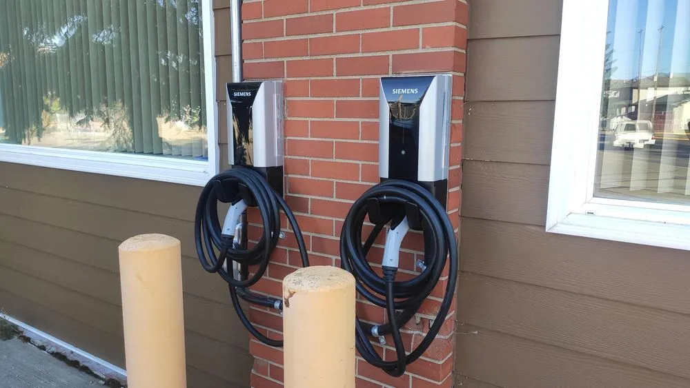 Slide of BeeCharged Experts