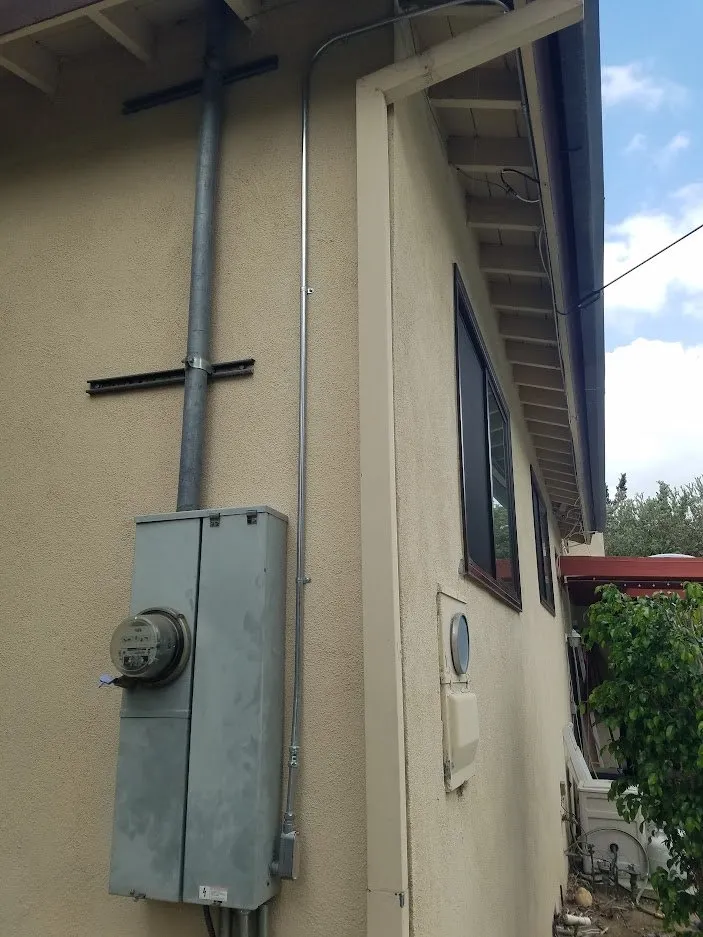 Emergency outlet and switch repair in Tarzana, CA by Belco Electric Service