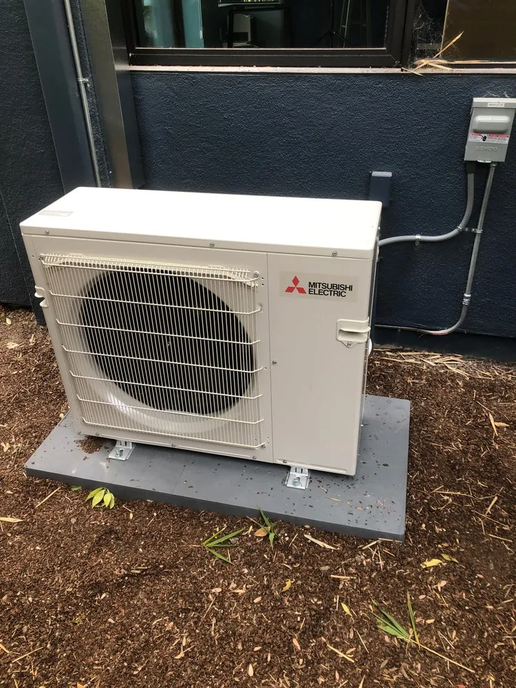 Emergency electrician providing outlet and switch repair in , 