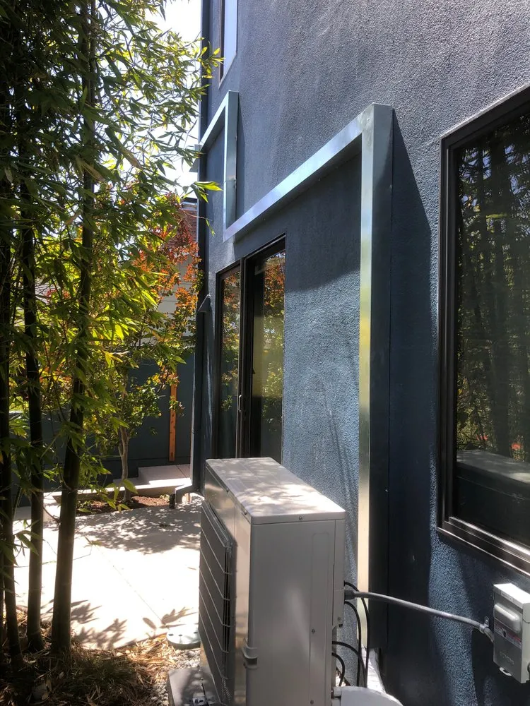 Trusted electrician providing emergency electrical service in , 