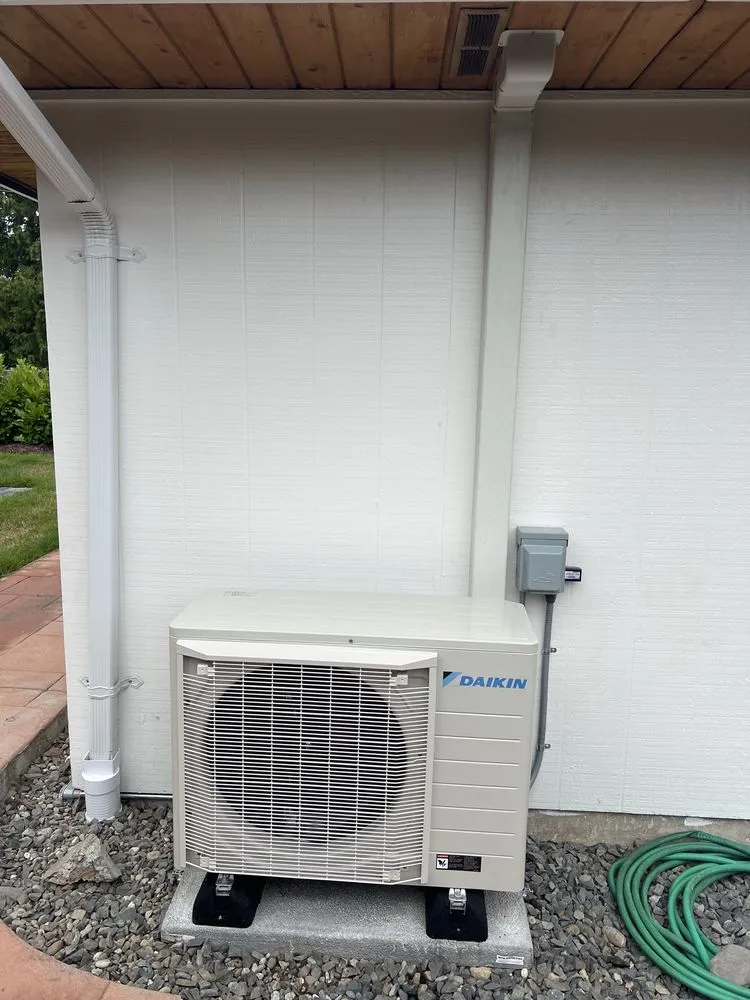 Emergency electrical service for homes in lighting installation,  by 