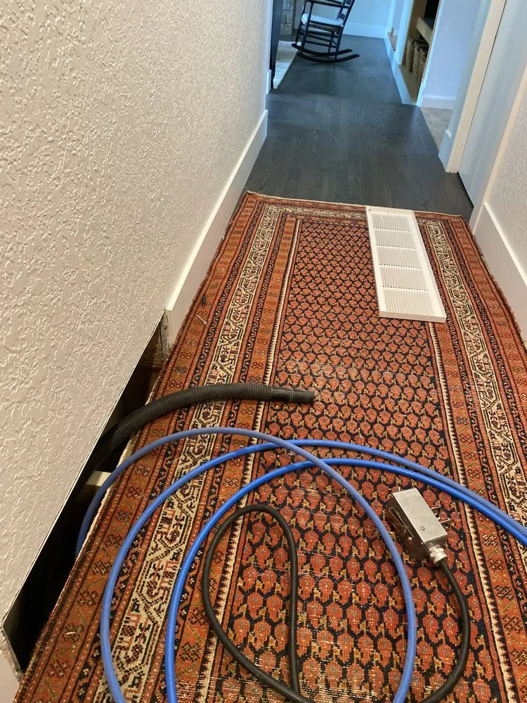 Certified electrician providing electrical repair in , 