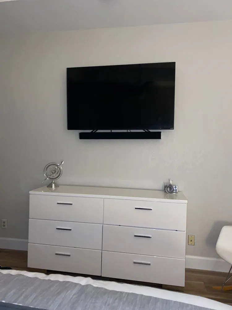 Slide of Benchmark IT & Telecom