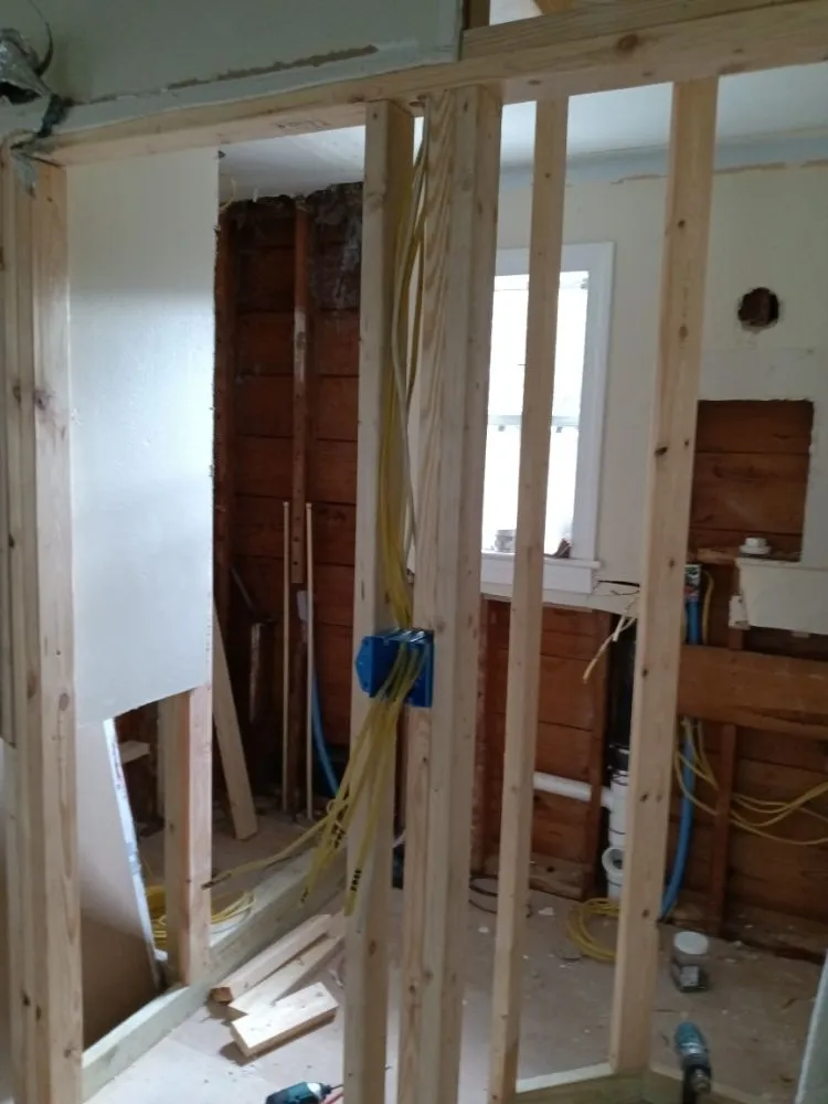 Slide of Benitez Handyman