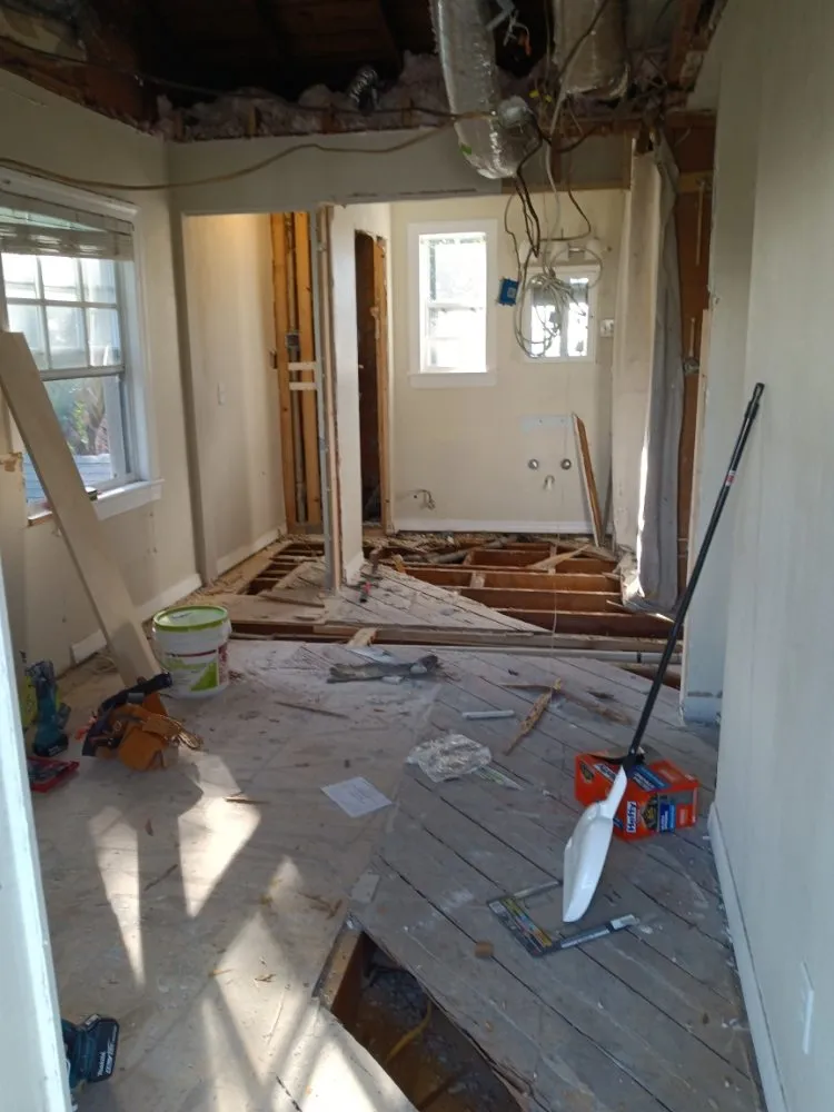 Slide of Benitez Handyman