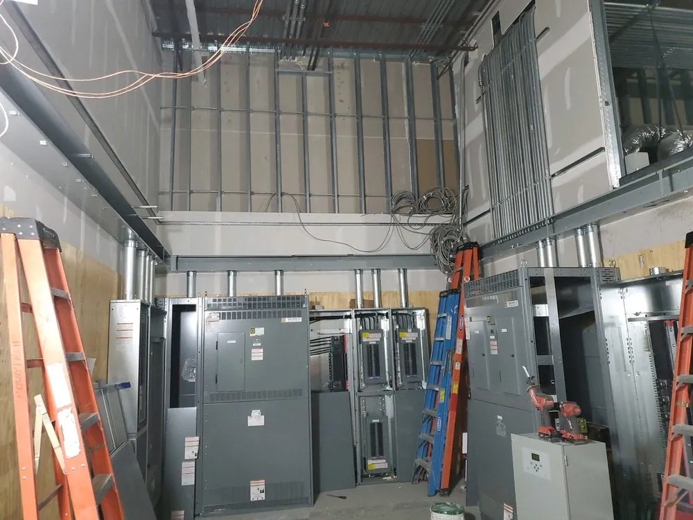 Emergency electrician providing emergency electrical service in ,