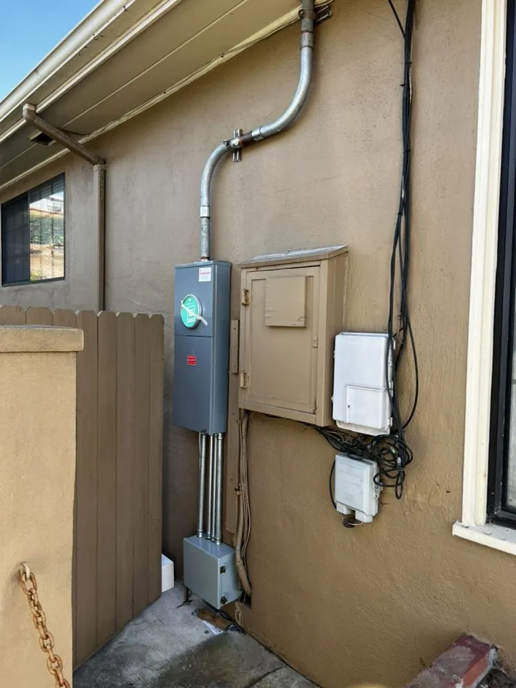 Slide of Benny Electrical