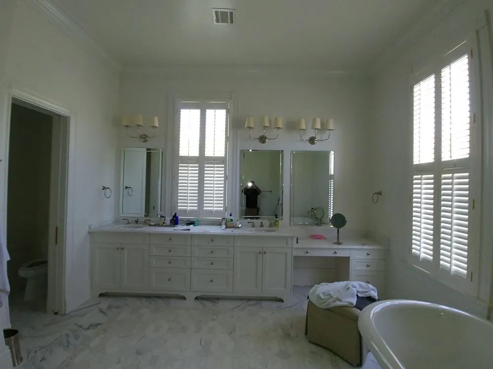 Slide of Benny's Electrical Services