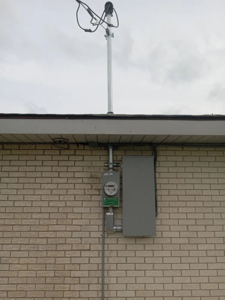 Certified electrician providing lighting installation in , 